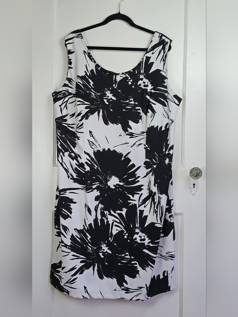 Connected Apparel Black and White Floral Sheath Dress 22W